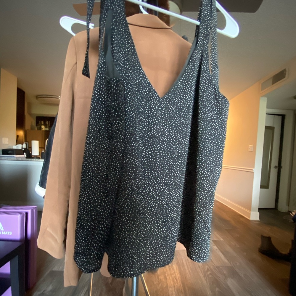 Flowy shirt small dot print black and white